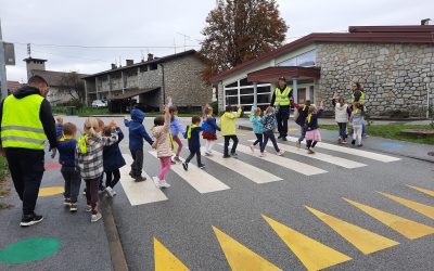 PO VARNI POTI S POLICISTOM