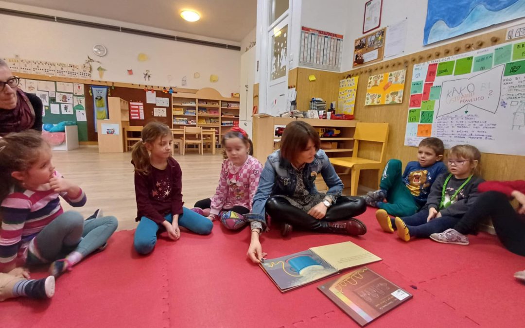 Teden pisanja z roko 2025: „Ko spomini zadišijo“